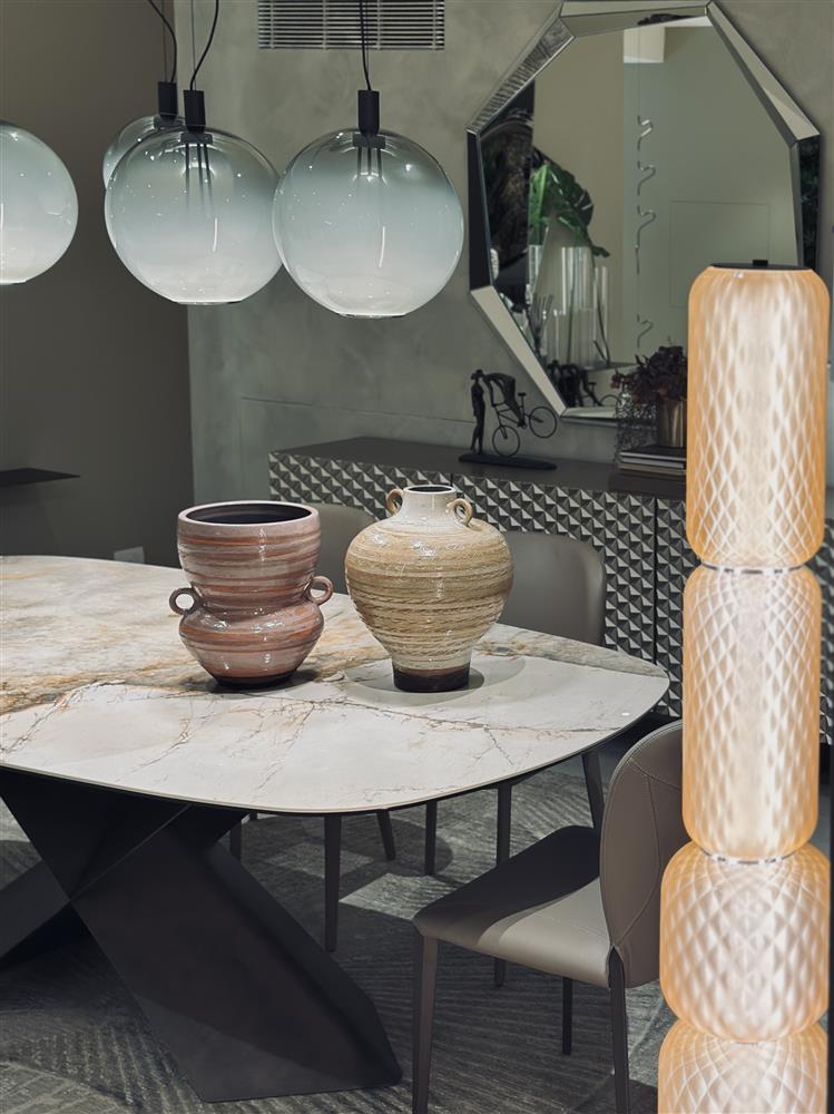 The signature Tyron design table with iconic base and customisable top